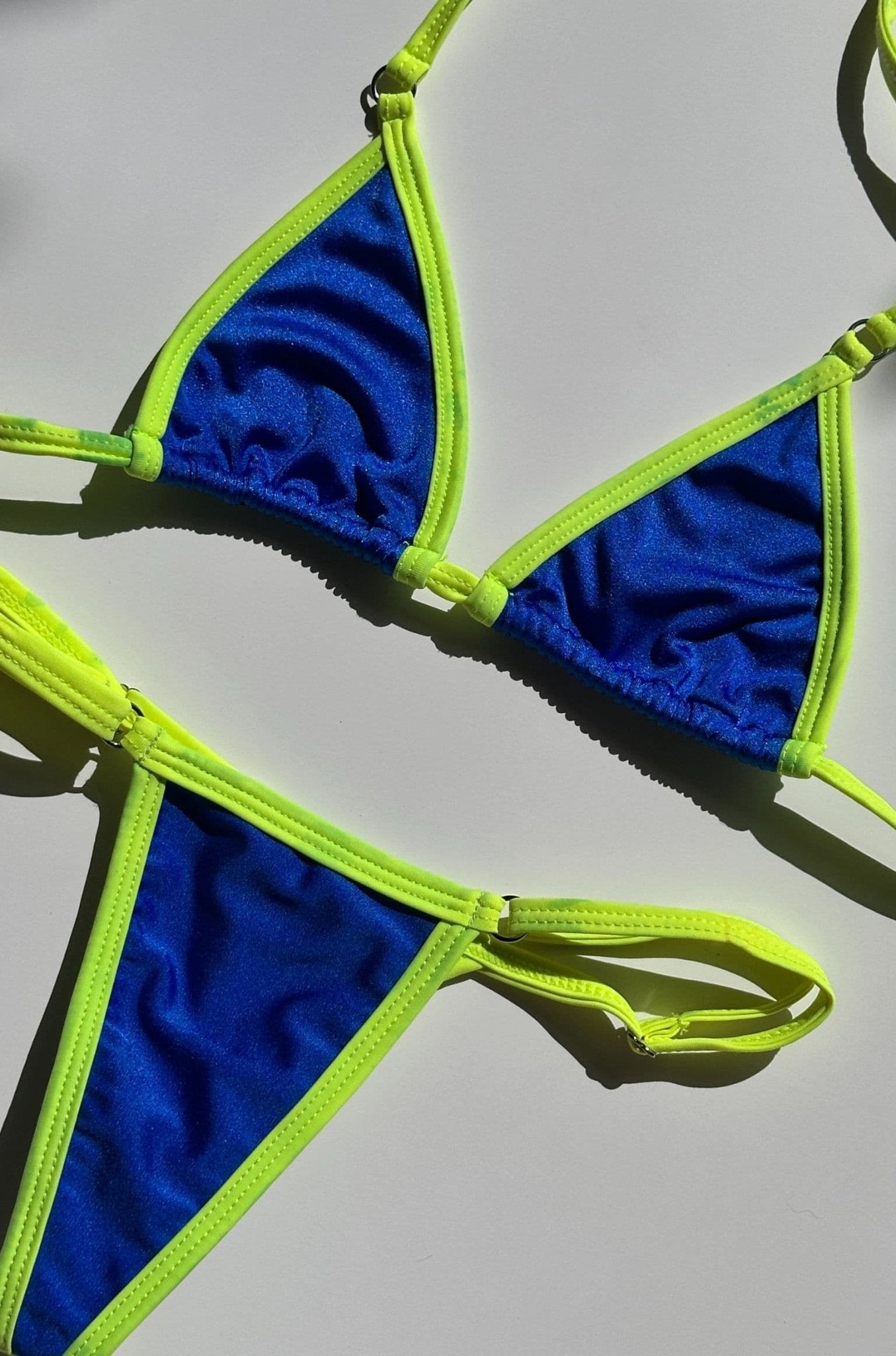 Imagen de Producto MiniBikini Bronceador color Azul/neon.
