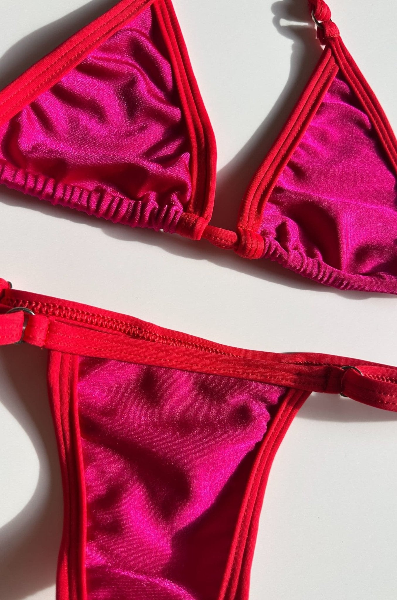 Imagen de Producto MiniBikini Bronceador color Fucsia/rojo.