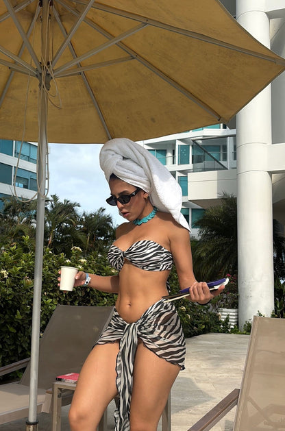 img Producto Zebra VintageStrapless con modelo color zebra