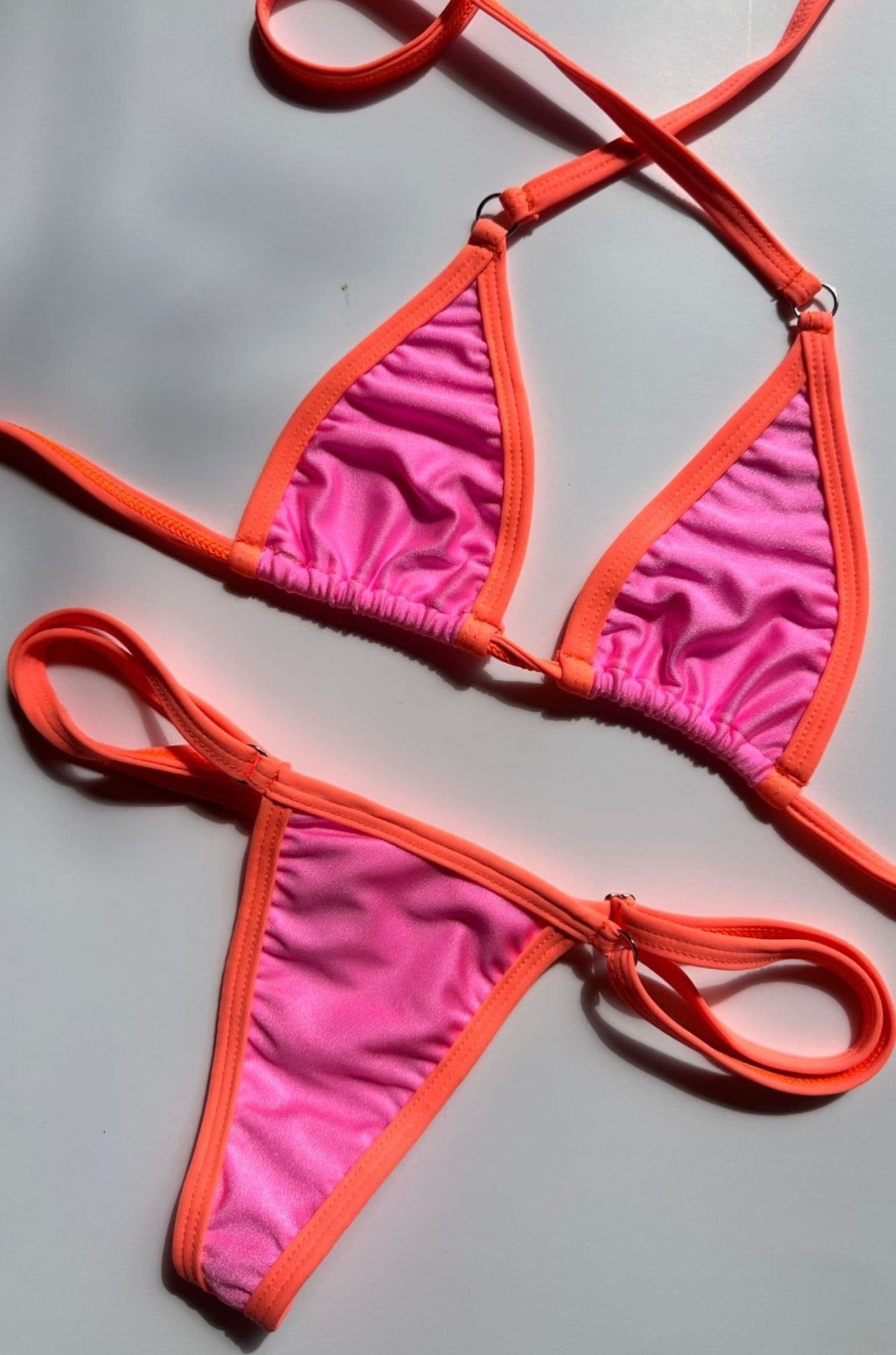 Imagen de Producto MiniBikini Bronceador color Naranja/rosado.