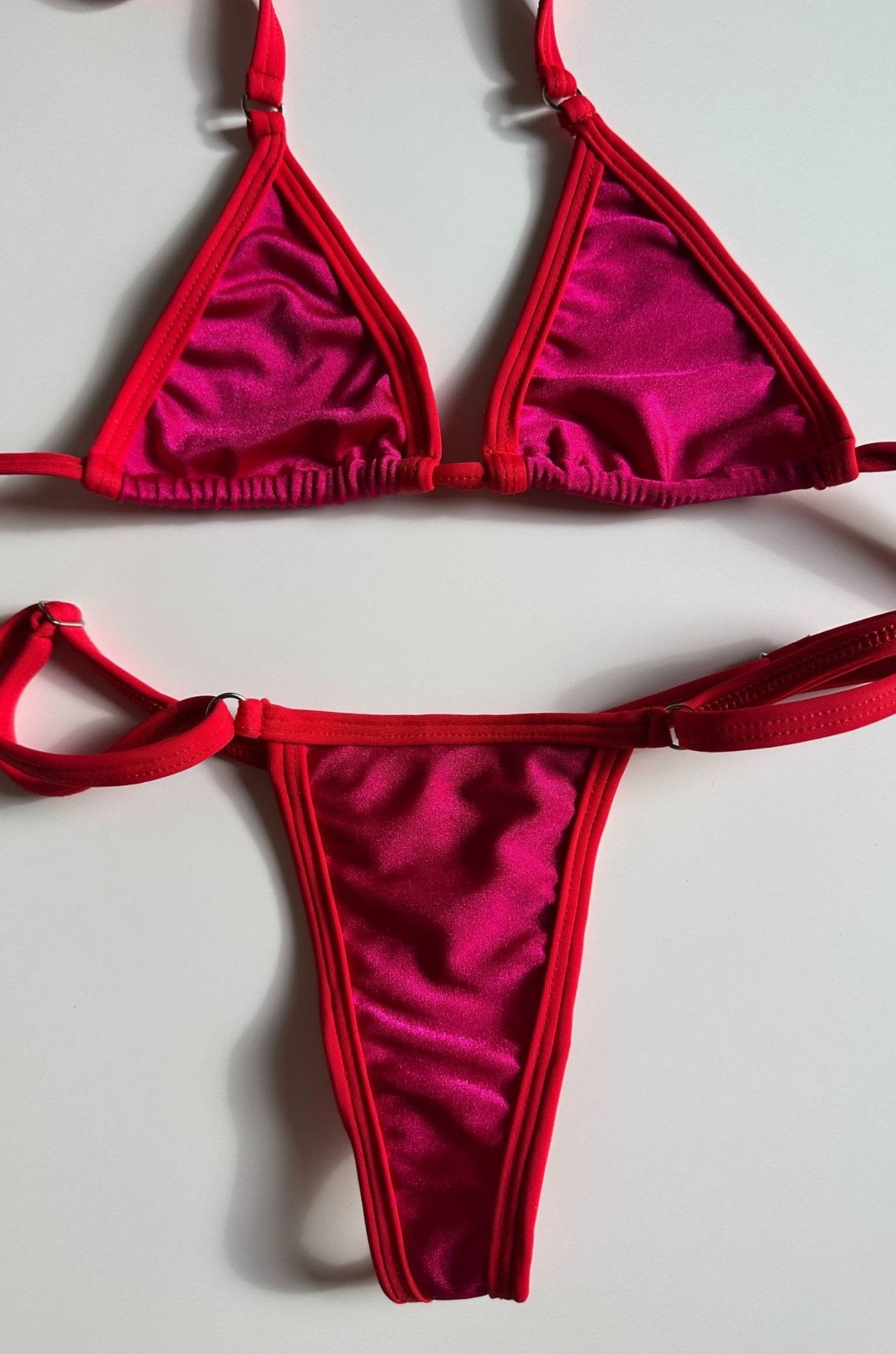 Imagen de Producto MiniBikini Bronceador color Fucsia/rojo.